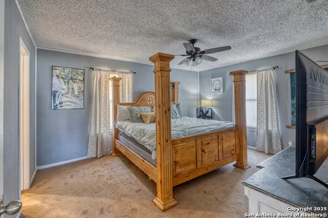 36 Pecan Dr Leakey, TX 78873